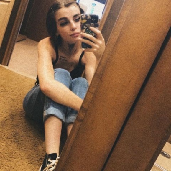 Meet your Posher, Haley - Picture 1 of 1